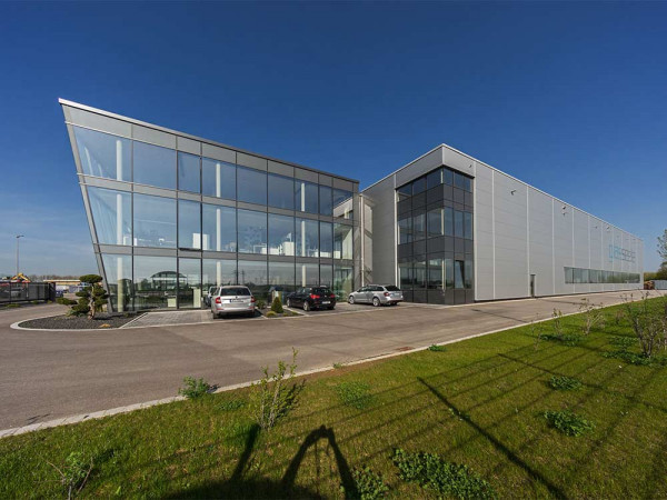 Bürogebäude & Industriehalle Glas Seele Neusäß